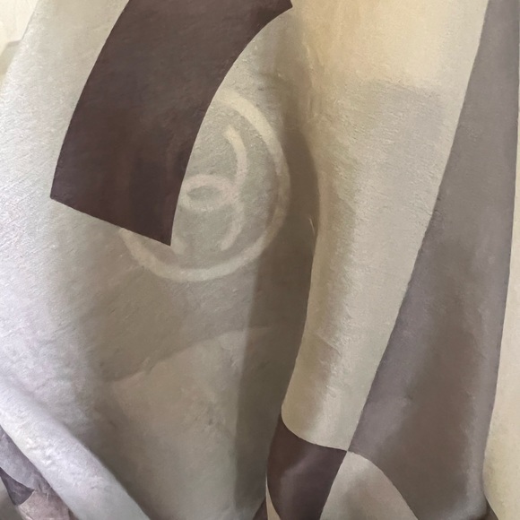 Chanel Geometric Logo  scarf/Wrap. 100% Silk. Made in Italy. Large, 51” by 53”. - Picture 15 of 16